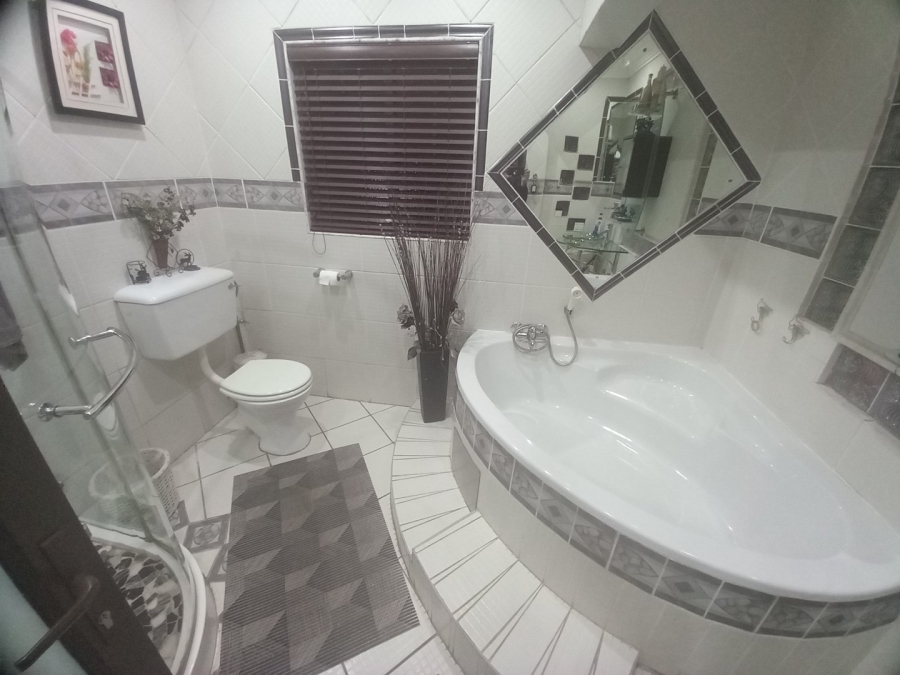 5 Bedroom Property for Sale in Vaalpark Free State